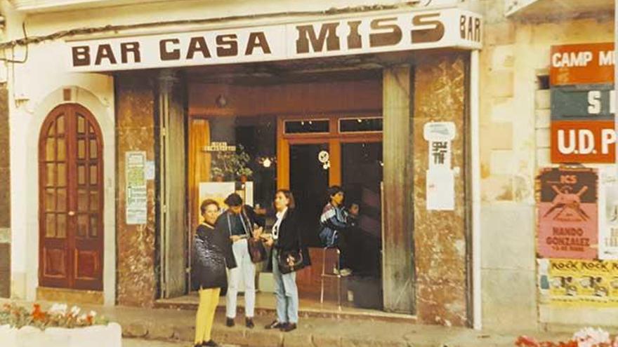 Imagen de la fachada del bar en una fotografía de mediados de los años 70.