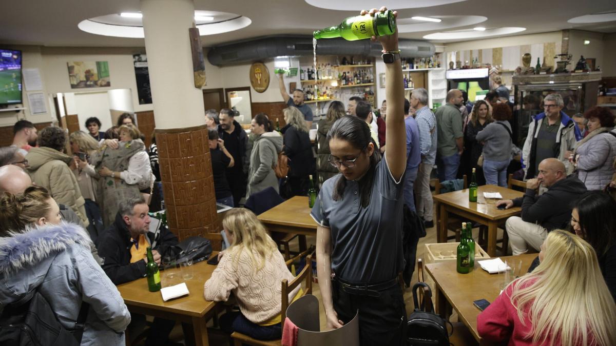 Reapertura Sidrería El Chaflán en Avenida Manuel Llaneza.