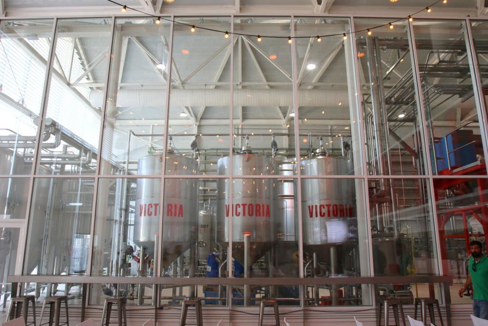 Inauguración de la fábrica de Cerveza Victoria en Málaga