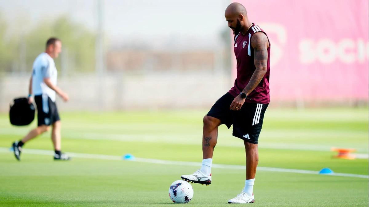Marcao vuelve a ejercitarse con el Sevilla tras superar su lesión