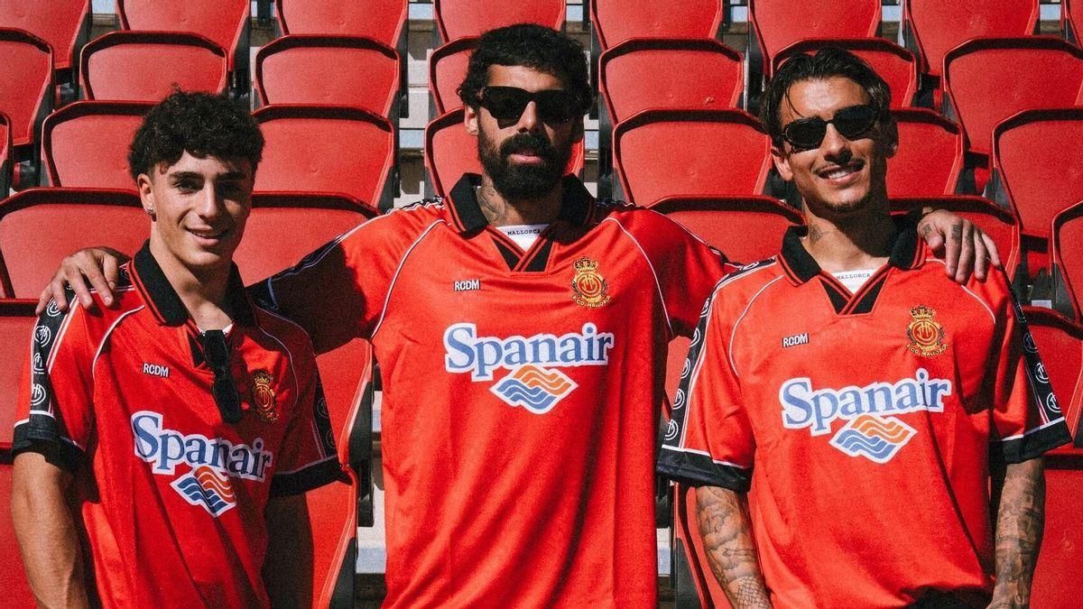 VÍDEO | El Mallorca lanza una camiseta retro para rememorar su ascenso en Vallecas