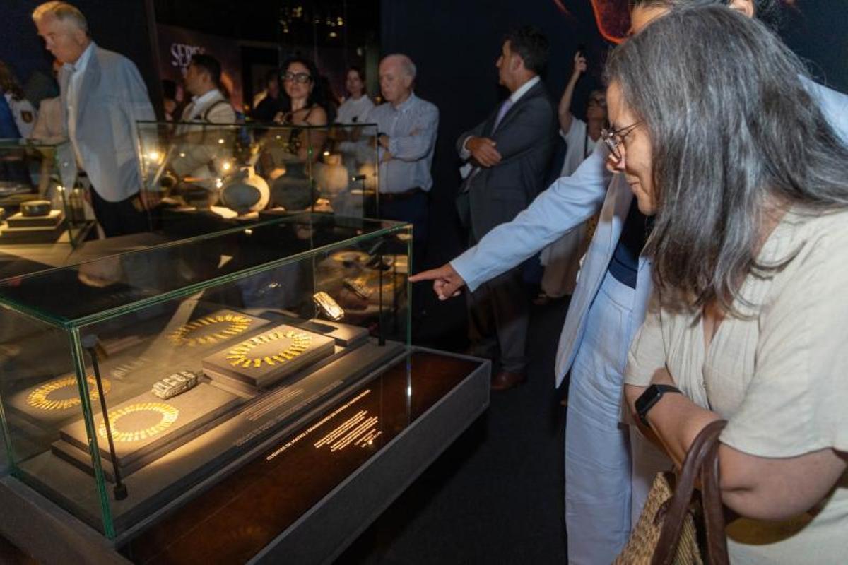 Un momento del recorrido durante el primer pase privado de la nueva exposición del MARQ
