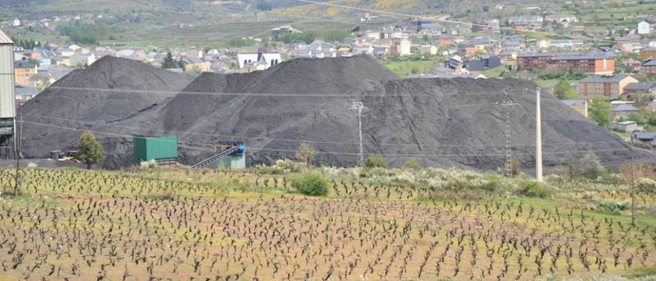 Un parque de carbones en Fabero (León).