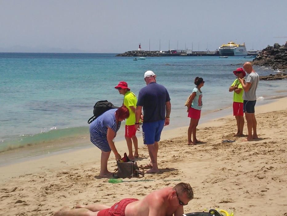 Cerrada al baño una zona de la playa de Playa Blan