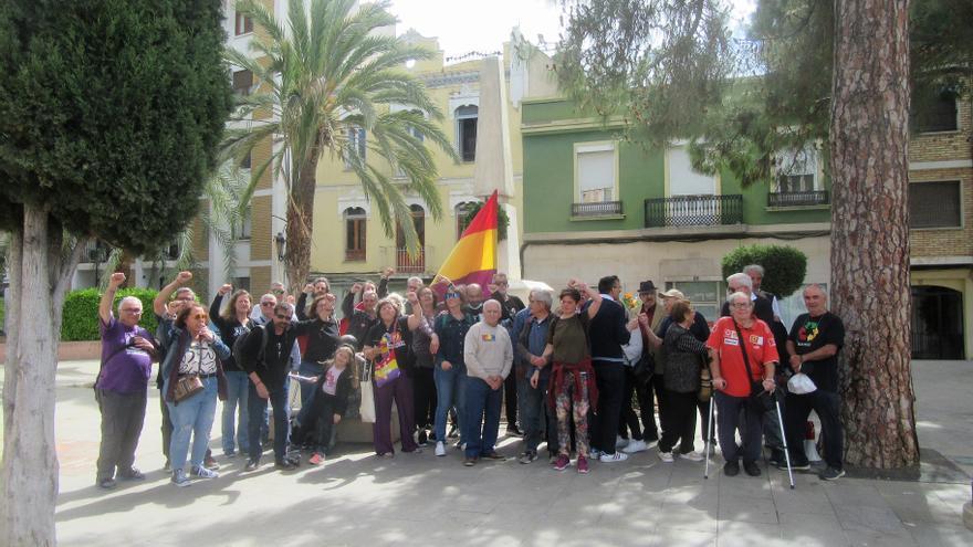 Homenaje republicano por el 14 de Abril en Burjassot a las víctimas del franquismo