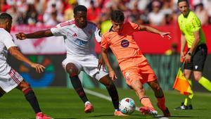 Pedri, durante el Sevilla - Barcelona de LaLiga