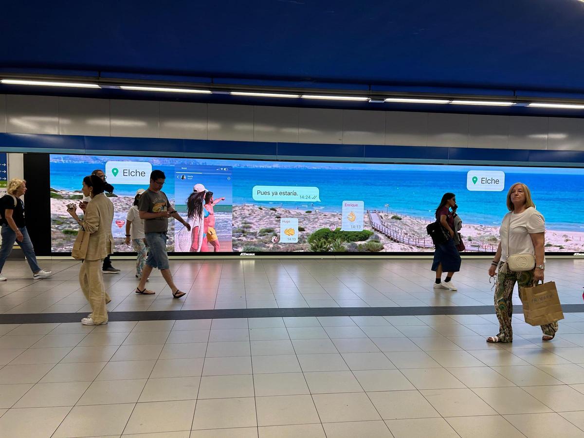 El metro madrileño con la campaña turística de Elche