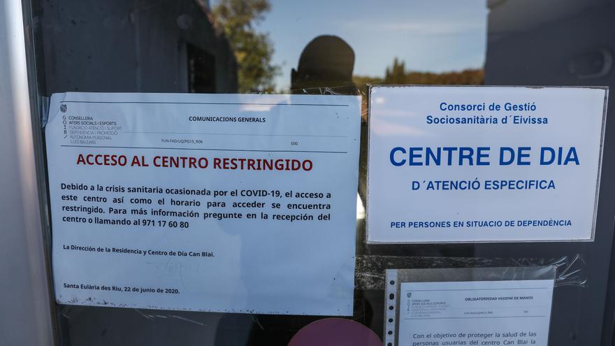 Suspendidos tres trabajadores de las residencias de Ibiza por no presentar los tres test negativos semanales