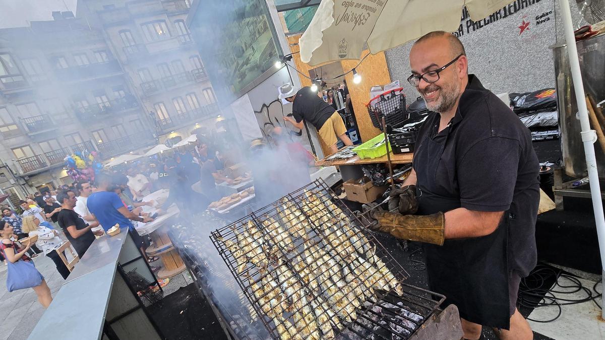 Las sardinas «pingan» el pan en O Berbés por San Xoán