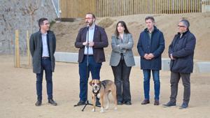 Imagen de la inauguración del espacio de recreo para peros en el Parc Central de Mataró