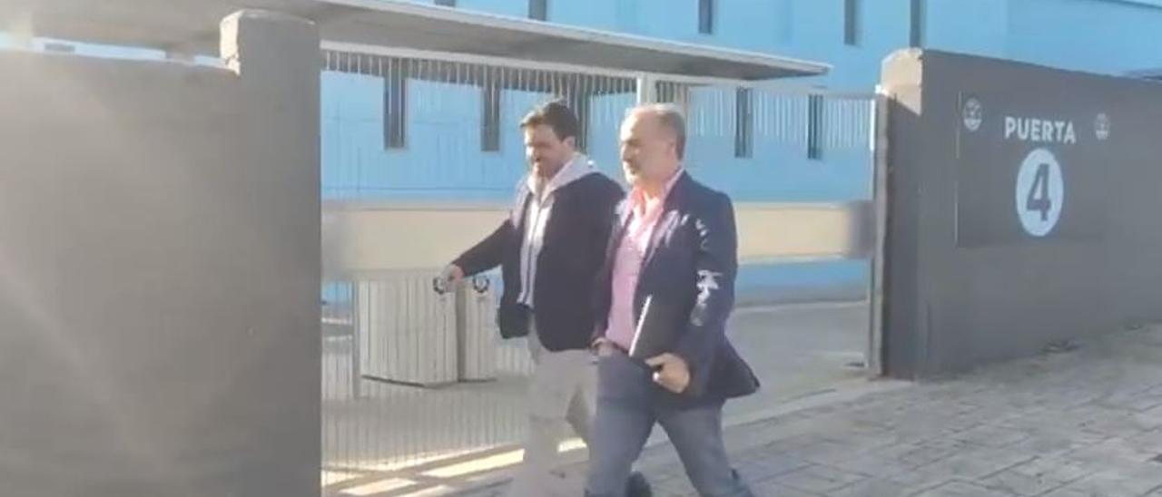 Antonio Palma, presidente del CD Ibiza, y Jesús Casas, nuevo gerente general del CD Ibiza, saliendo de la reunión.