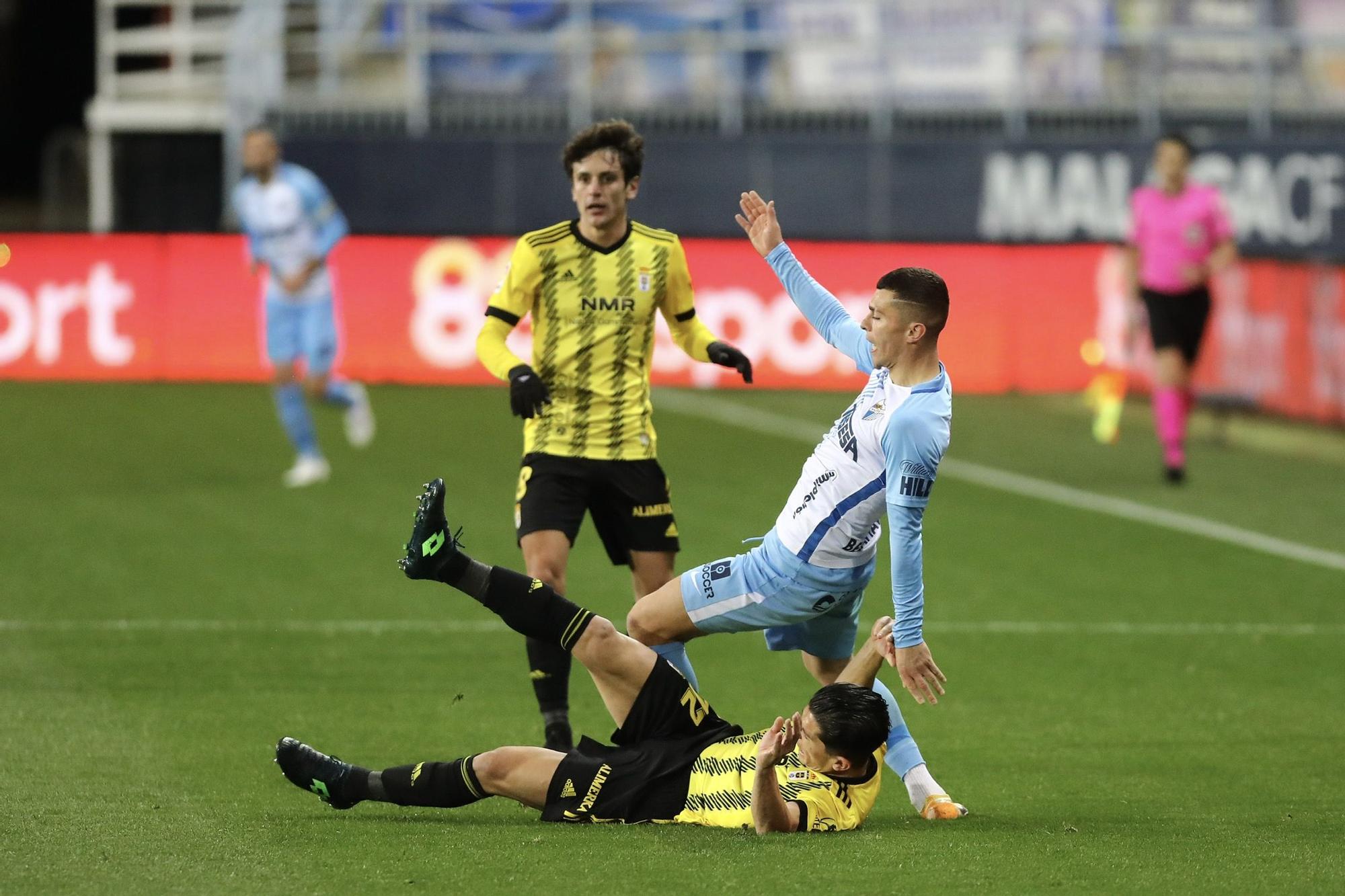 El partido entre el Málaga y el Oviedo, en imágenes