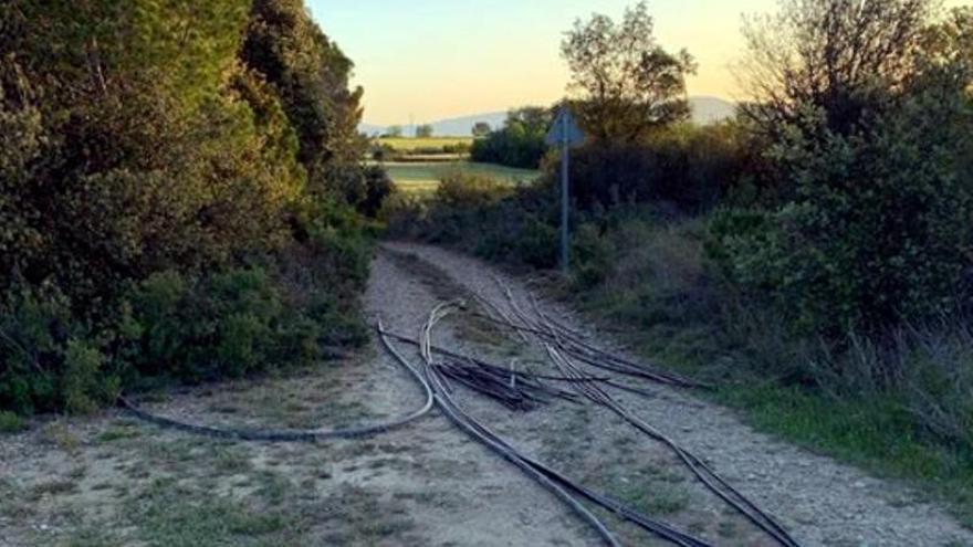 Un robatori de cable de coure provoca retards en els trens que circulen entre Girona a Portbou