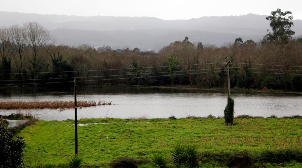 Zona de Padrón inundada tras las lluvias caídas en las últimas horas