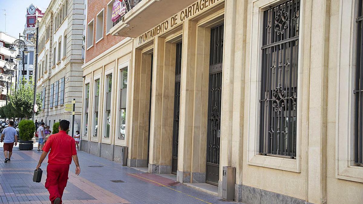 El edificio de San Miguel, sede administrativa del Ayuntamiento de Cartagena. | IVÁN J. URQUÍZAR