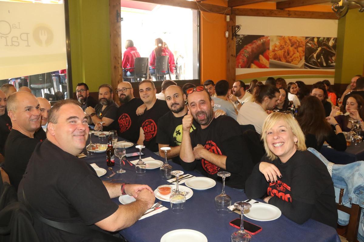 Restaurantes y bares de la ciudad colgaron el cartel de completo.