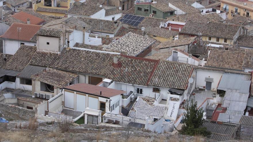 Xàtiva ordena demoler una obra sin licencia en una casa rural a los pies del castillo