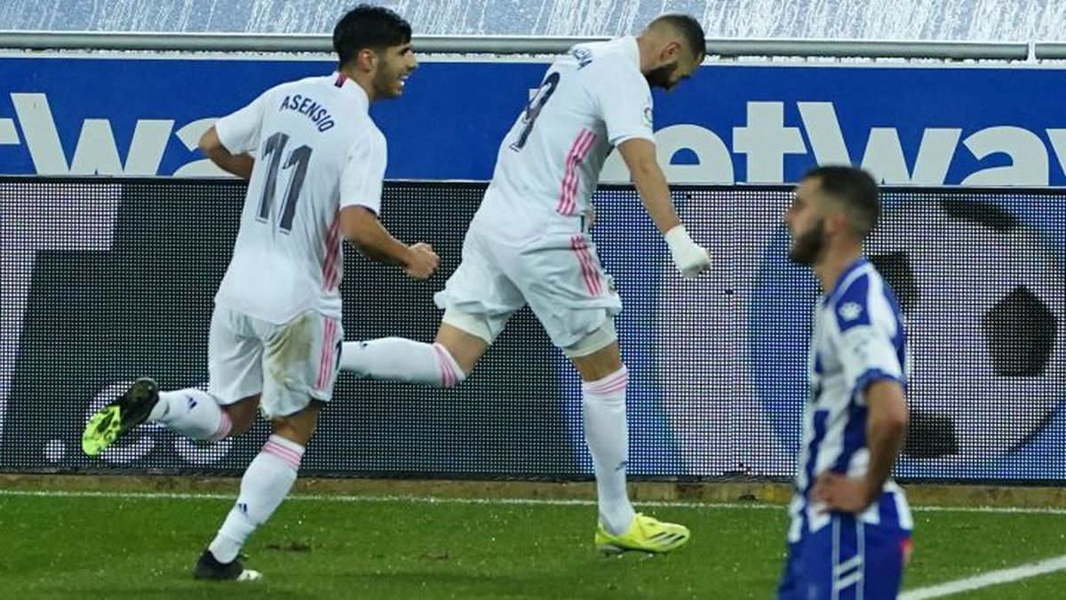 Un encendido Benzema condujo al Real Madrid hacia una abultada victoria sobre el Alavés