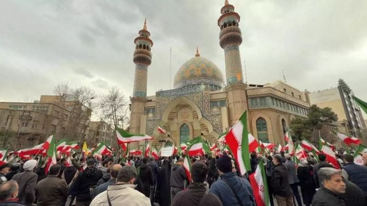 Partidarios del gobierno iraní se manifiestan en Teherán contra los ataques israelíes y estadounidenses