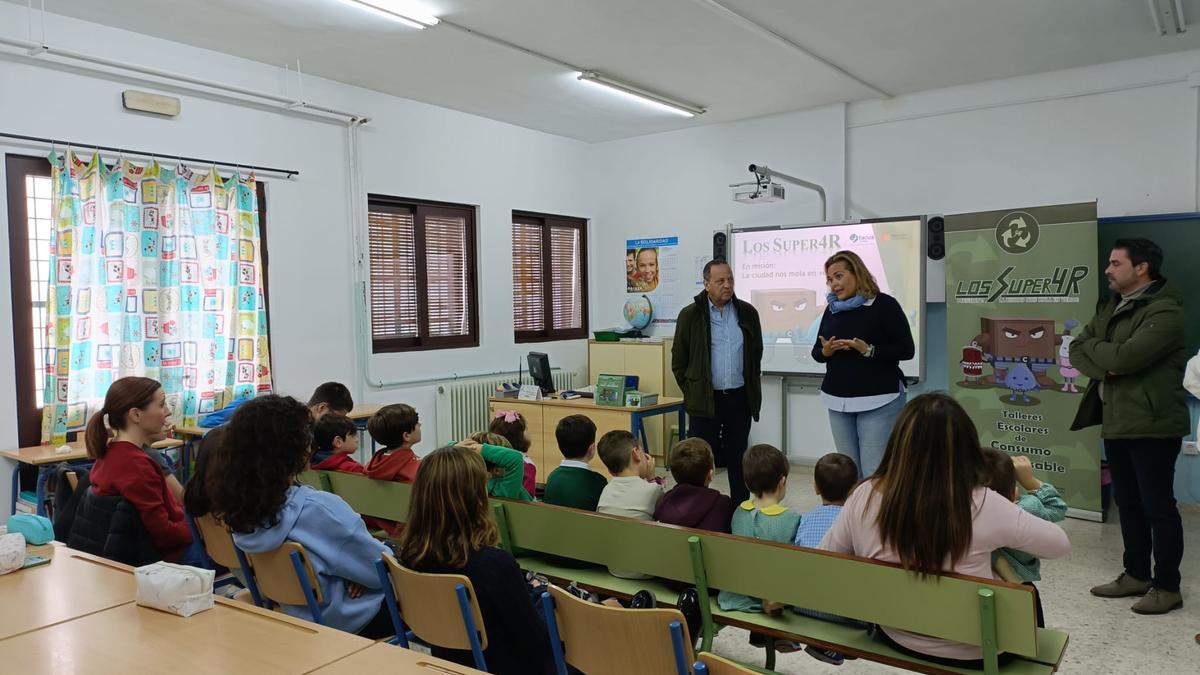 Una de las actividades desarrollada con escolares con motivo del Día de las Personas Consumidoras.