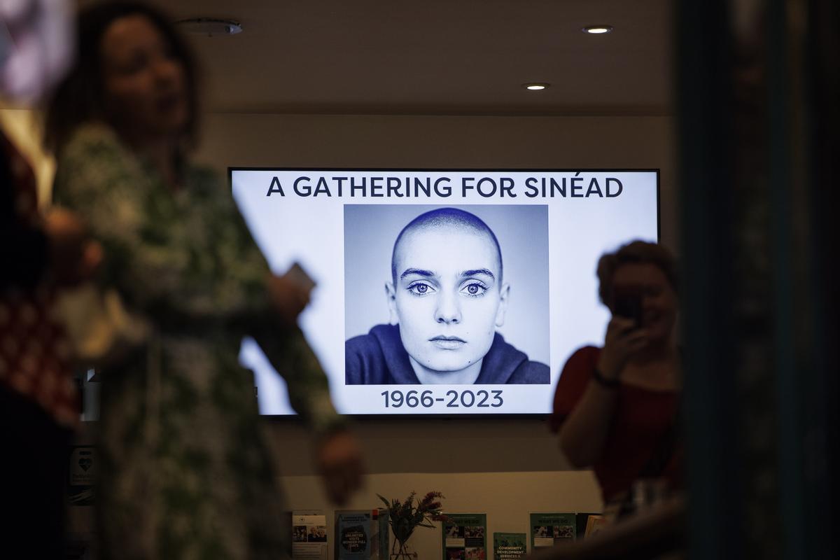 Homenaje a Sinéad Oconnor en el centro irlandés de Londres