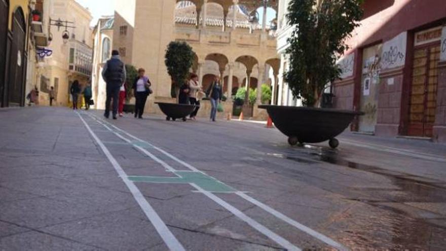 Las calles pintadas a la espera de un mercado que está en el aire.