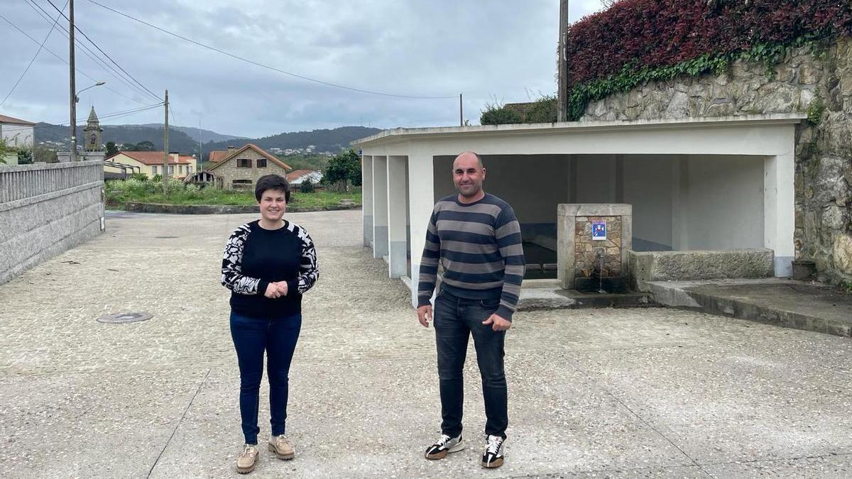 Ánxela Fernández y Germán Fernández, en el Camiño do Outeiro.