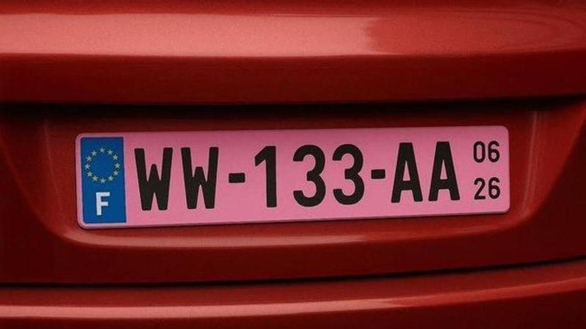 Las matrículas rosas tinen un significado concreto