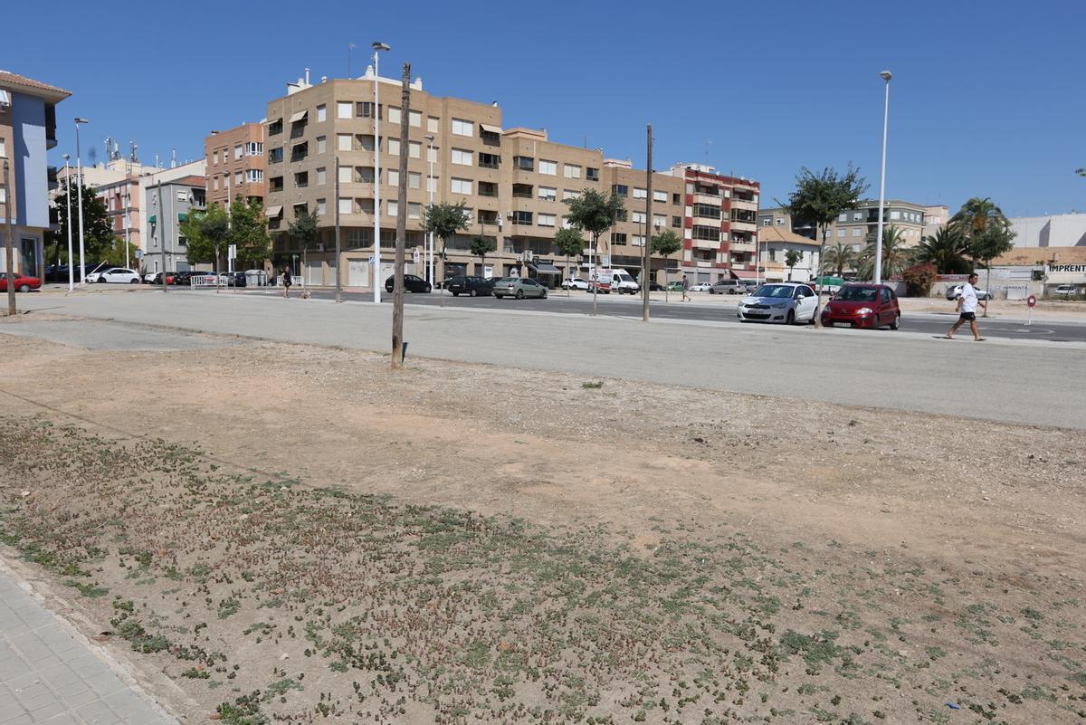 Solar de Torrellano donde se construirá el futuro centro social en la pedanía de Elche