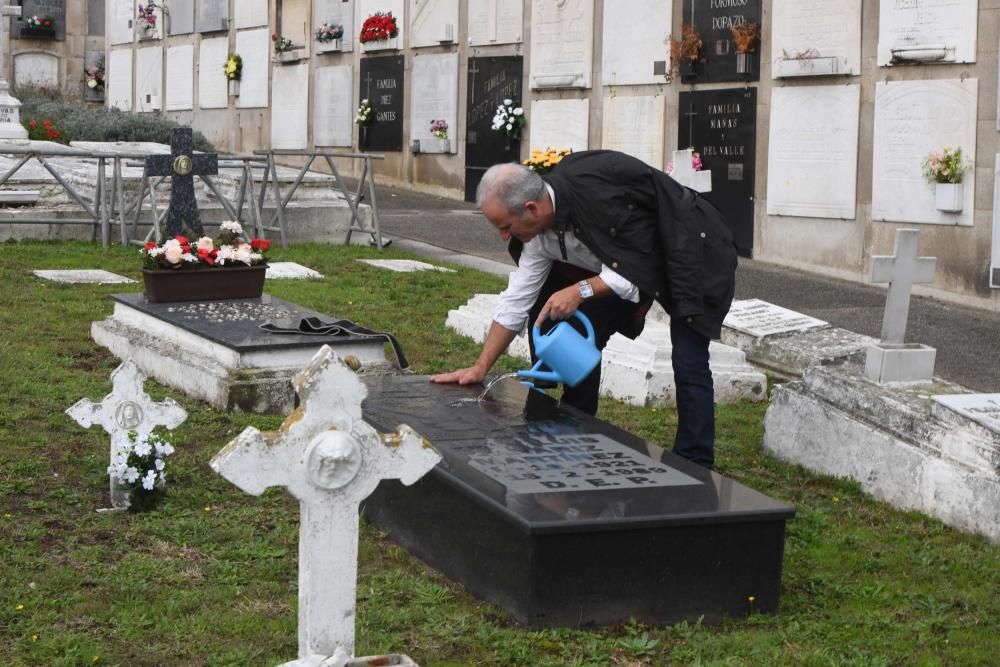 Ofrenda floral en San Amaro por el Día Difuntos