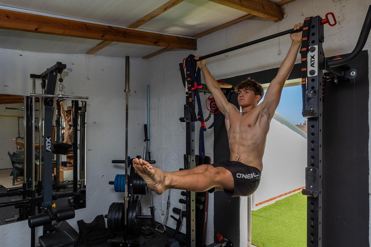FOTOS | Enric Galmés es prepara per a una Ironman 70.3: «Hi ha qui paga milers d’euros per entrenar a Mallorca i nosaltres ho tenim cada dia, és un privilegi»