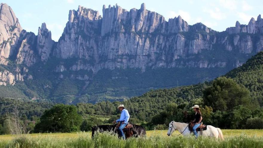 Passeig a cavall davant de Montserrat