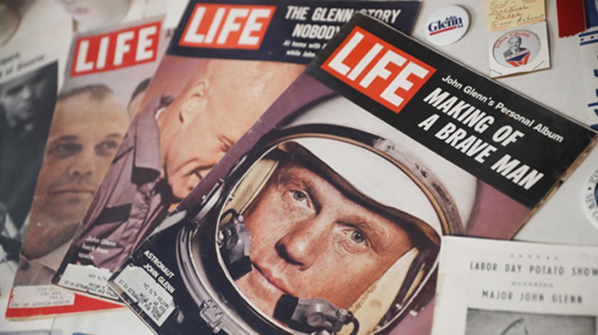 Glenn, fué el primer estadounidense que orbitó la Tierra en una nave espacial ’Mercury’ en 1962.