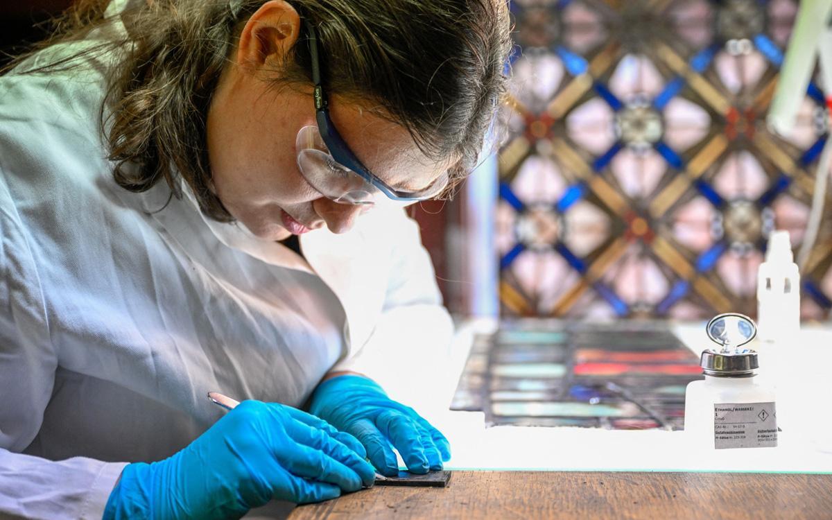 Restauración de cuatro ventanas de la Catedral de Notre Dame de Paris