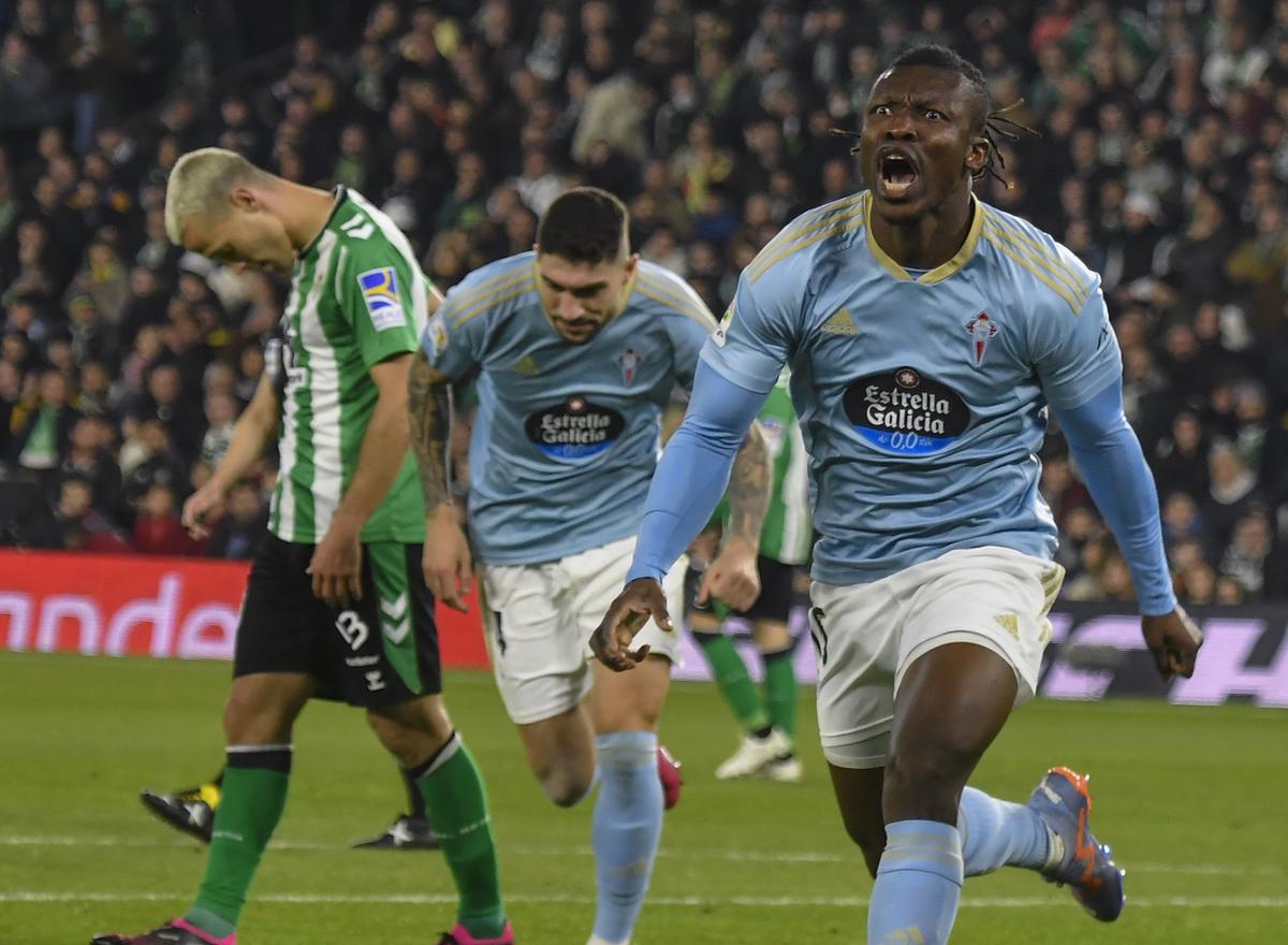 Aidoo celebra el cuarto gol del Celta al Betis