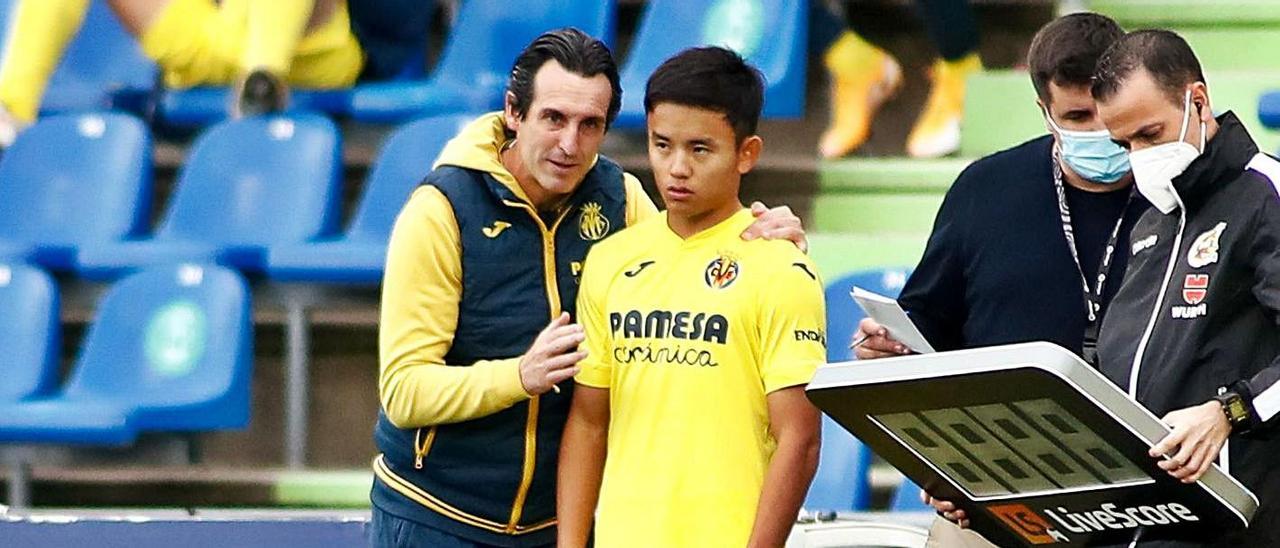 Emery da instrucciones 
a Kubo en su etapa en el
Villarreal. | EUROPA PRESS