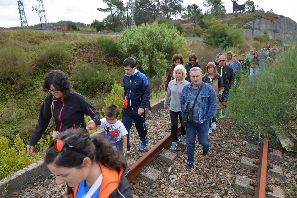 Una movilización vecinal entre Soutomaior y Vilaboa contó con la participación de sus alcaldes.