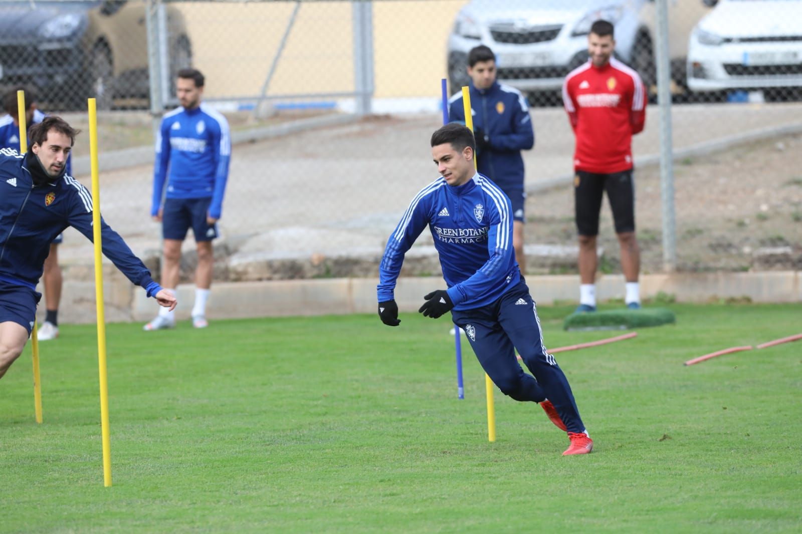 Fotogalería | El Real Zaragoza vuelve a los entrenamientos en grupo tras superar los test con el único positivo de Chavarría