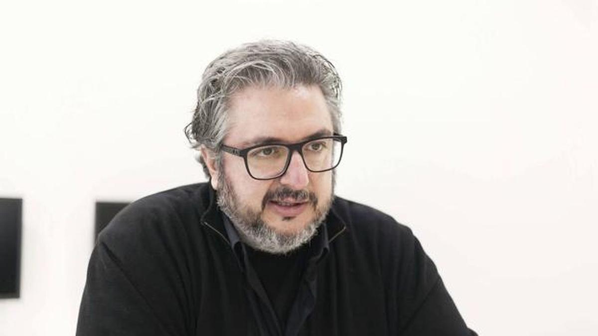 Rodríguez fue escritor, galerista y director literario de la editorial Periférica.