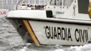 zentauroepp6236830 v105  valencia  27 04 07   una embarcaci n de la guardia civ181204203528