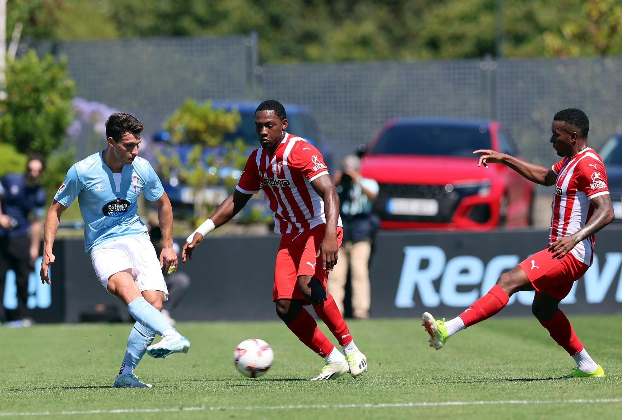 Las imágenes del amistoso Celta 2 - 1 Sporting de Gijón, en Afouteza