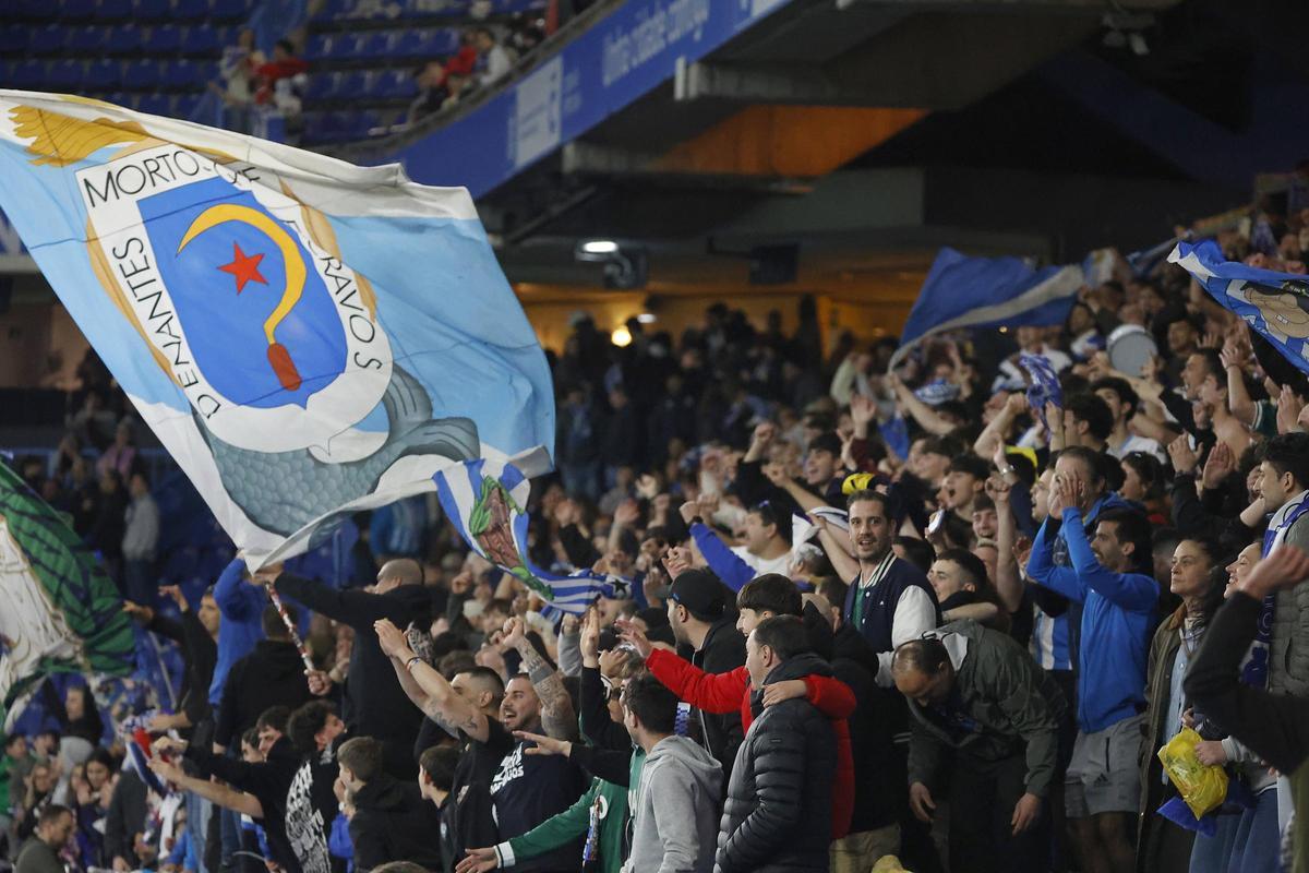 El fondo marathón inferior, durante el Deportivo-Zaragoza.