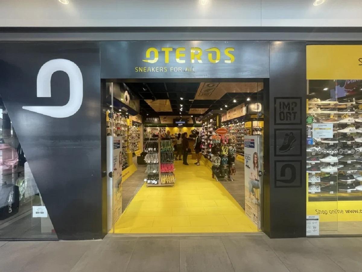 El exterior de una tienda de Oteros en la provincia de Málaga.