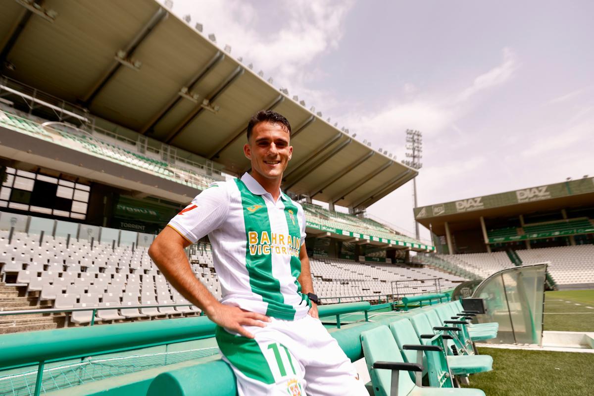 La presentación del jugador del Córdoba CF Diego Bri, en imágenes
