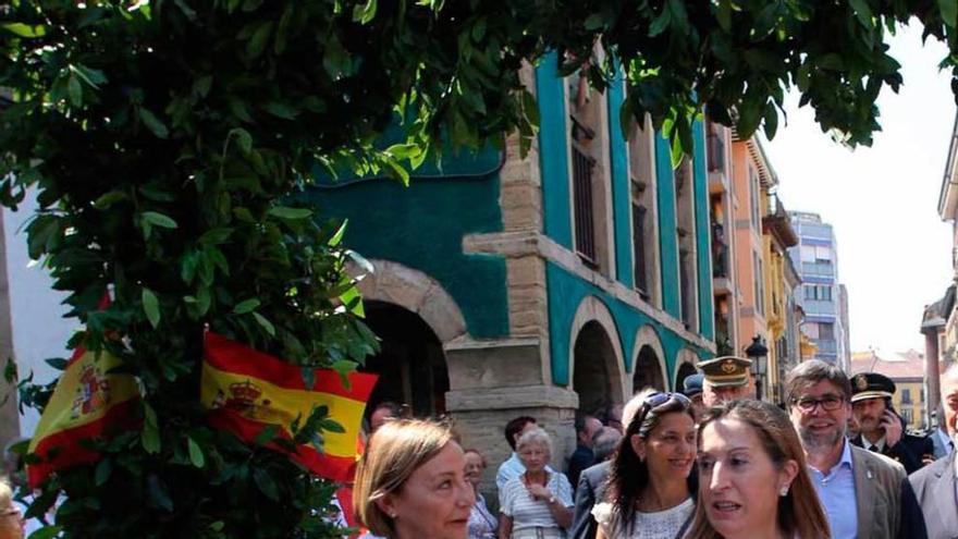 Mariví Monteserín y Ana Pastor, durante una visita a Avilés.