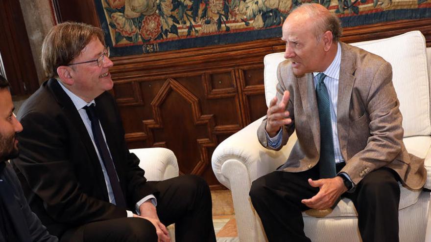 Puig y Marza, con el presidente de la AVL, Ramón Ferrer.