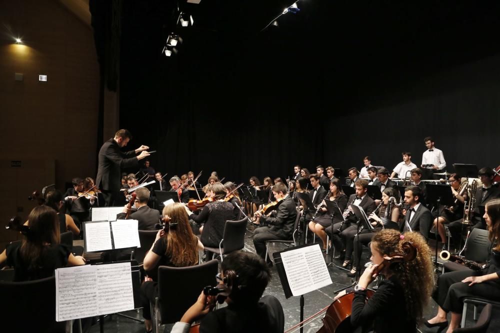 La gran afluencia de público obliga a la Joven Orquesta de Torrevieja a doblar su concierto en el Centro Cultural Virgen del Carmen