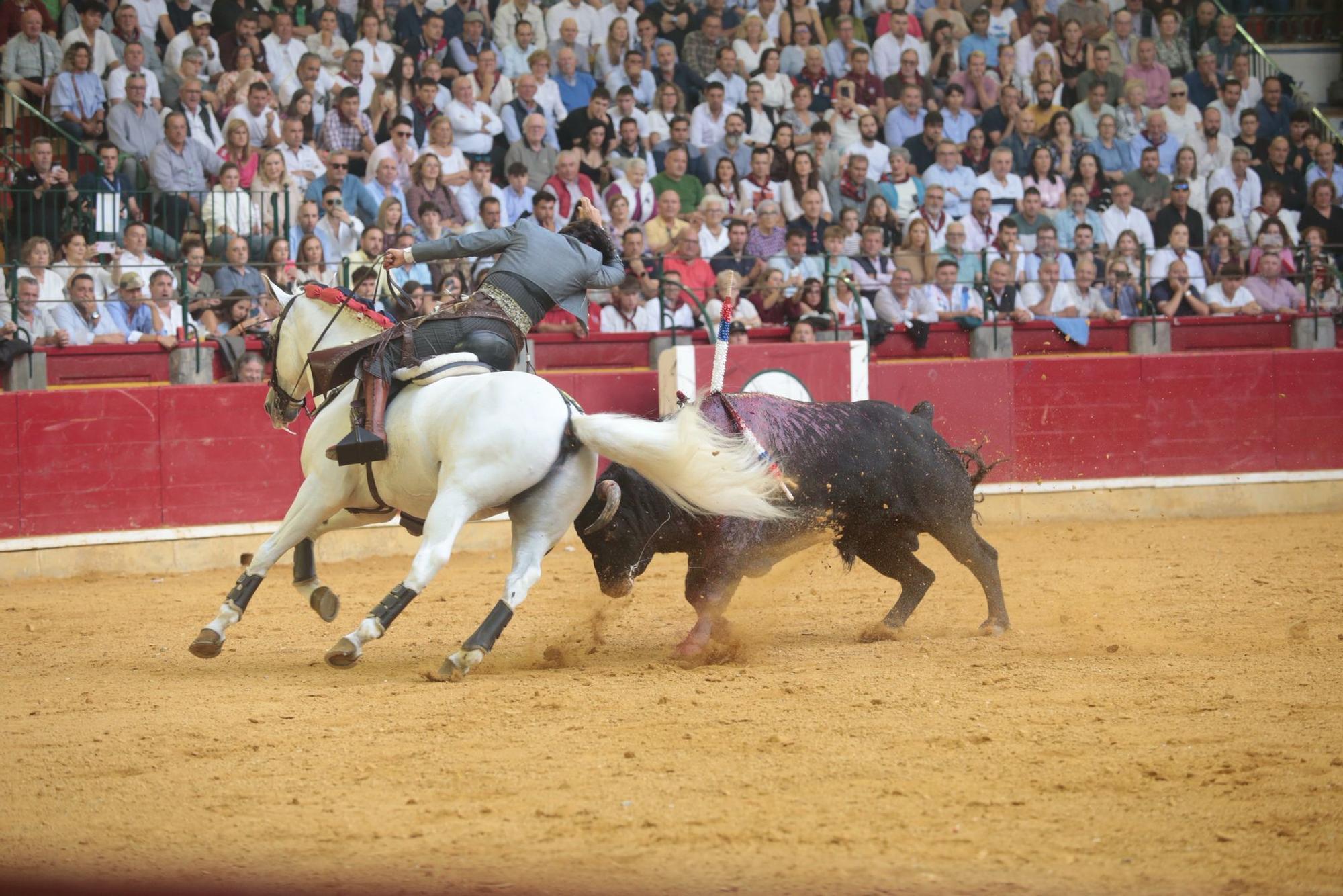 Corrida de rejones para finalizar la Feria taurina del Pilar