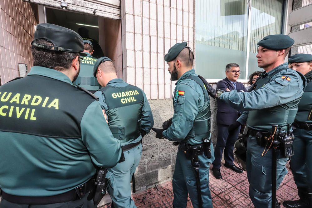 [SIN TITULO] La Generalitat realiza un gran despliegue de recursos, incluido un simulacro de una situación de pillajes en comercios tras un terremoto, helicóptero, bomberos o la intervención de la UME