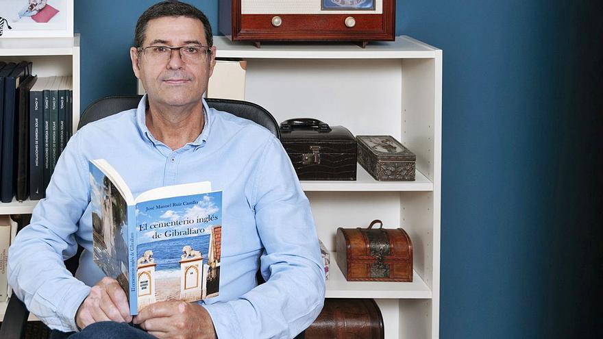 José Manuel Ruiz Castillo, con su novela ‘El cementerio inglés de Gibralfaro’